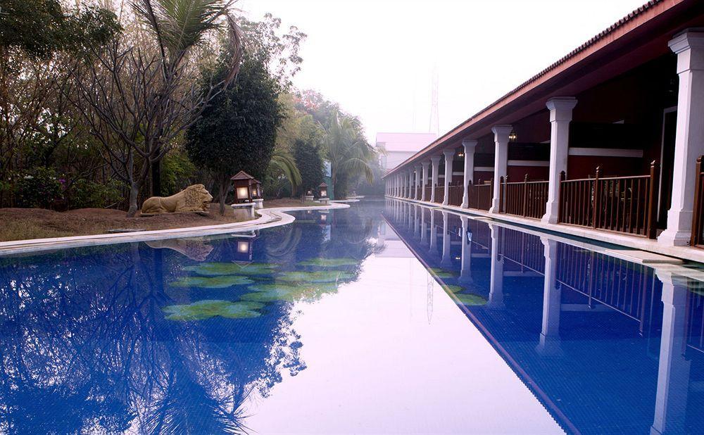 Oh Biz Premier At Leonia Hotel Hyderabad Exterior foto