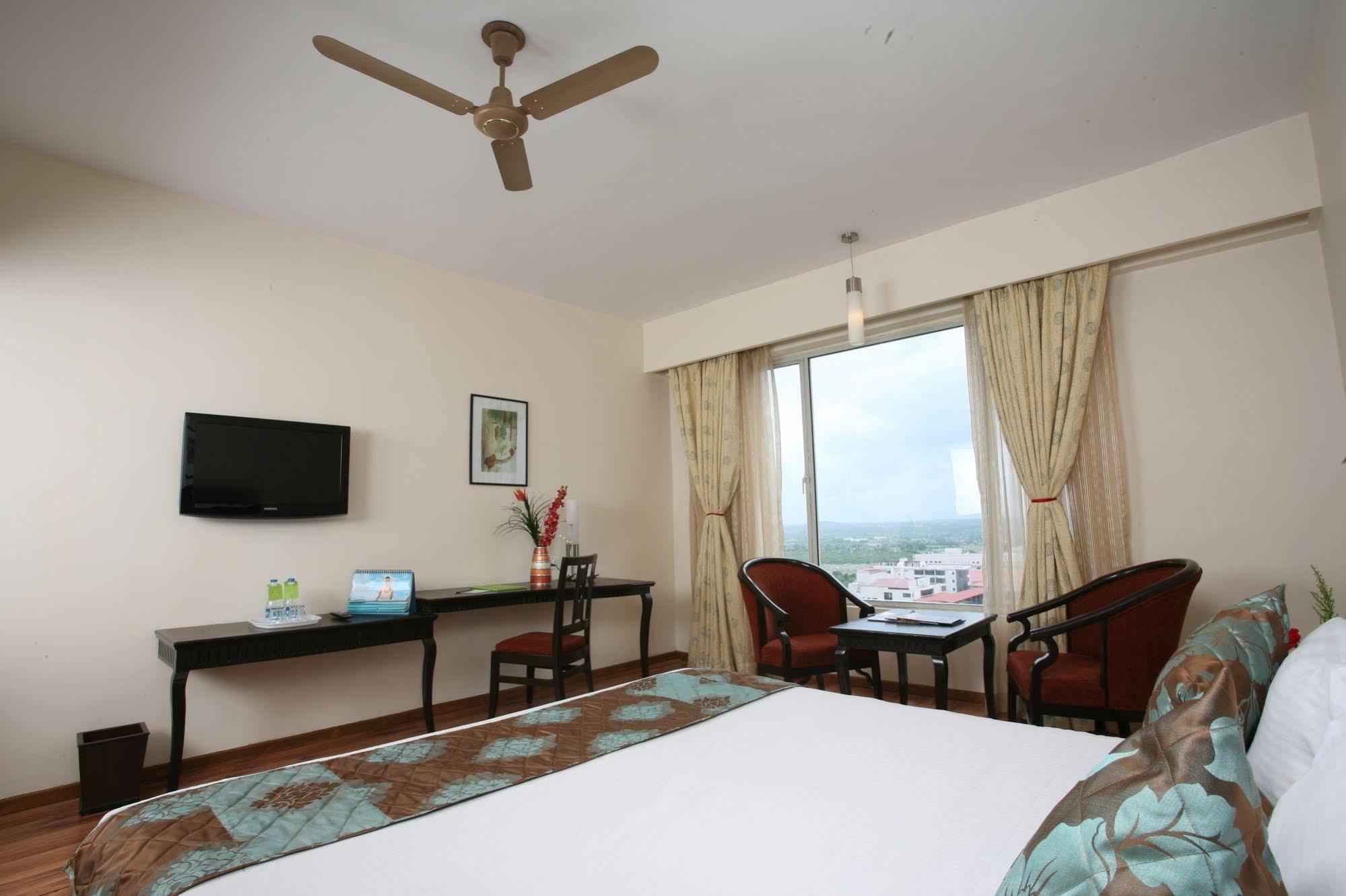 Oh Biz Premier At Leonia Hotel Hyderabad Exterior foto